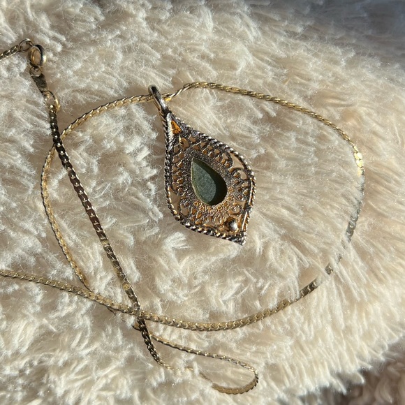 Vintage Jade Necklace - Picture 6 of 8